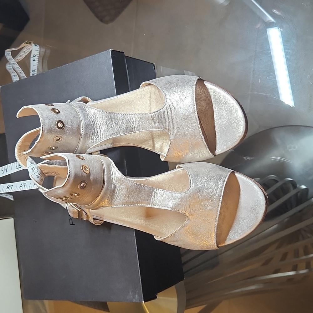 Women's Sandals 9.5 Silver Gold